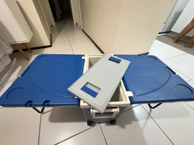 Caixa cooler 32 com mesa