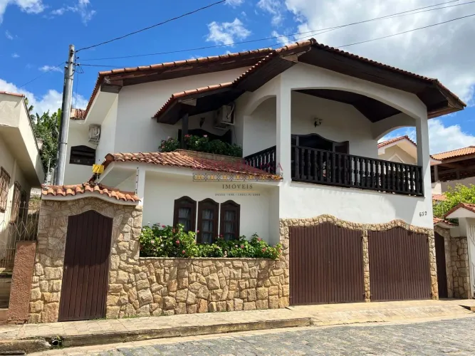 Casa em Carmo De Minas, no bairro Centro, à venda.