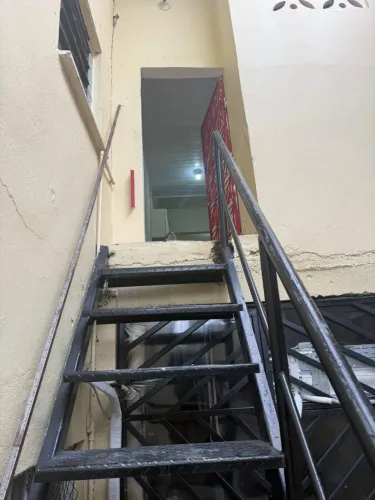 Alugo Kitnet em vila 