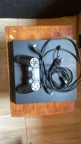 PLAYSTATION 4 EM OTIMO ESTADO