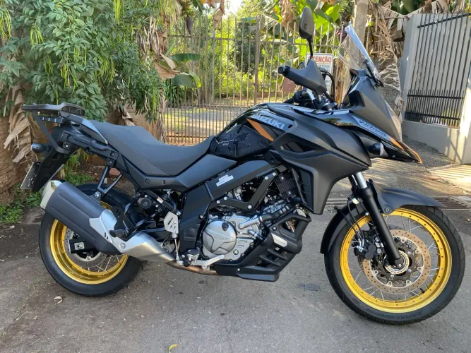 V-Stron 650 2150 km apenas