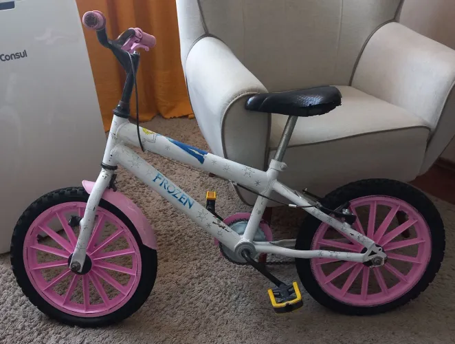 Bicicleta Frozen e leva junto um patinete