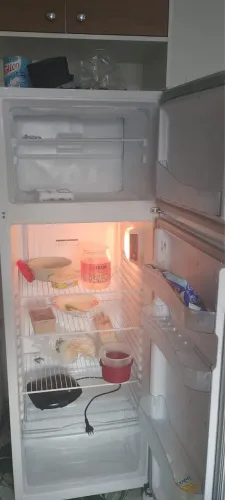 Geladeira pouco tempo de uso