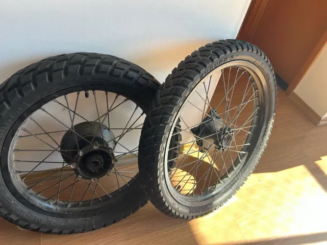 Roda e pneu xre 300 ano 2022