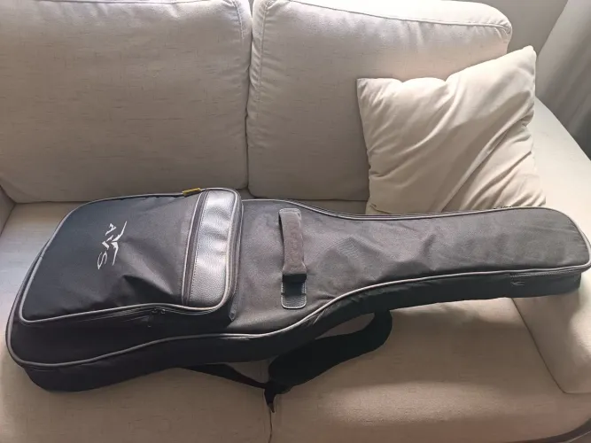 Guitarra nova completa e vai bag top e cabo semi nova modelo Les Paul urgente!