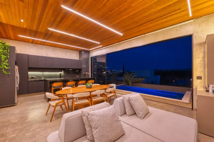 Casa de 245m² com 04 suítes à venda em condomínio - Alphaville