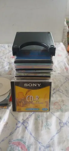14 CDs evangélicos e porta CD