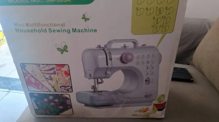 Mini máquina de costura