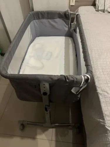 Berço acoplável na cama