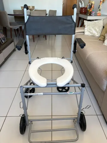 Cadeira de Banho com rodas dobraveL CARONE