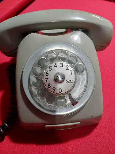 Aparelho telefone antigo de disco