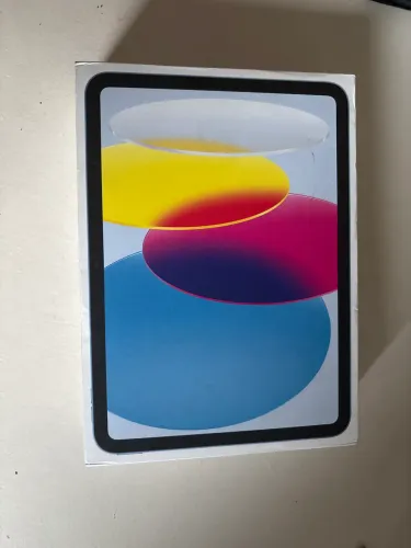 iPad 10° geração na caixa com carregador e manual