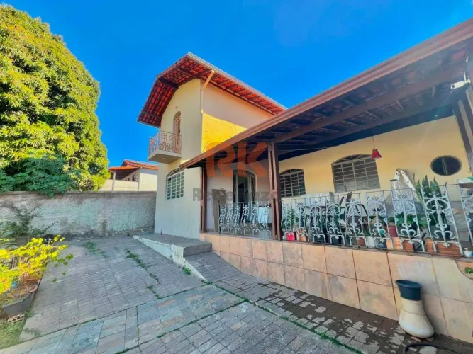 Casa Residencial para Alugar em Belo Horizonte (Planalto) | 3 Quartos (1 Suíte), 2 Vagas
