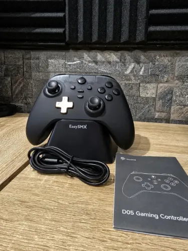 Controle Sem Fio EasySMX D05 com Base + Joystick Hall Effect (PC/Switch/Celular)