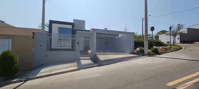 Casa com 3 dormitórios para alugar, 250 m² por R$ 4.500,00/mês - Capivari - Louveira/SP