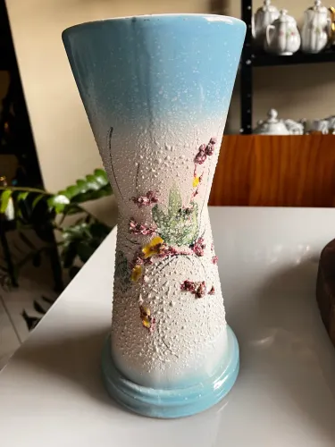 Raro vaso em porcelana