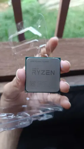 Processador AMD Ryzen 3 3200G 4 Núcleos 4 Threads AM4 com Radeon Vega