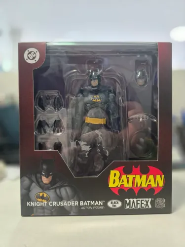Batman Knight Crusader Mafex LACRADO