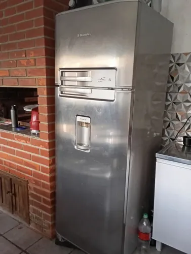 VENDO GELADEIRA ELETROLUX DE 450 LITROS
