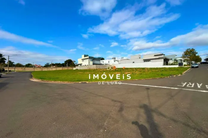 Terreno plano de esquina à venda no Condomínio Portal dos Bandeirantes, Salto/Sp