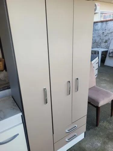 Guarda roupas pequeno - entrego 