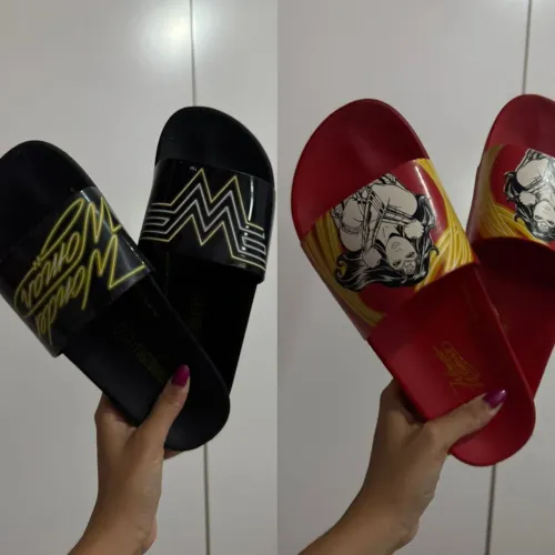 Chinelo zaxy Wonder Woman, tamanho 36<br>70$ cada