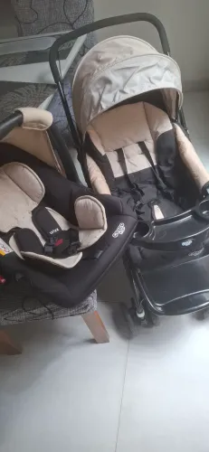 Carrinho e bebe conforto 