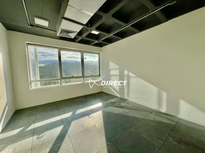 One World Offices | Excelente sala comercial, espaçosa, em condomínio com lazer, segurança