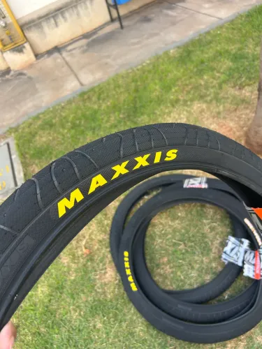 Par de Pneu Maxxis HookWorm Aro 26 e Aro 29