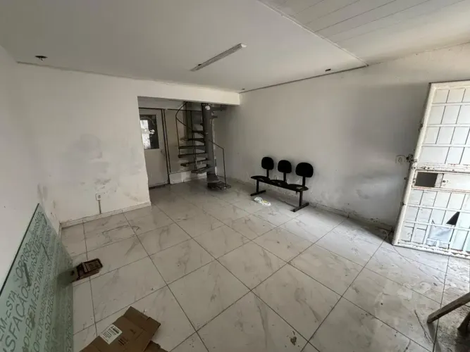 Sala Loja em galeria para aluguel no Farol