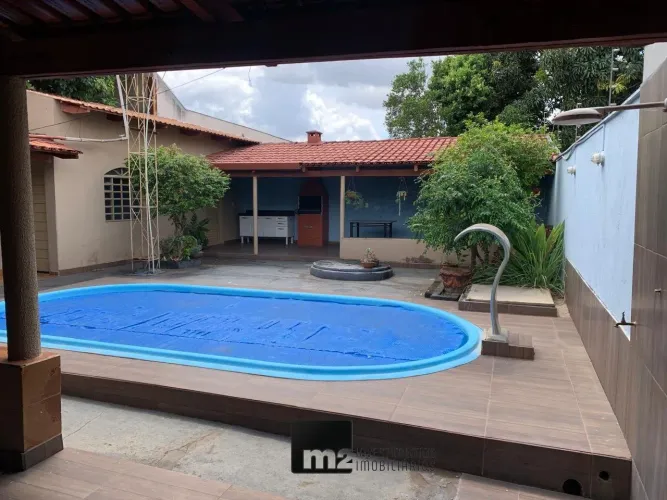 Casa com piscina e 3 quartos no Faiçalville