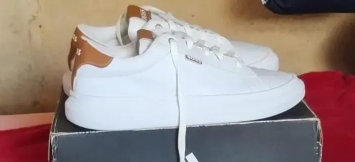 Tênis 42