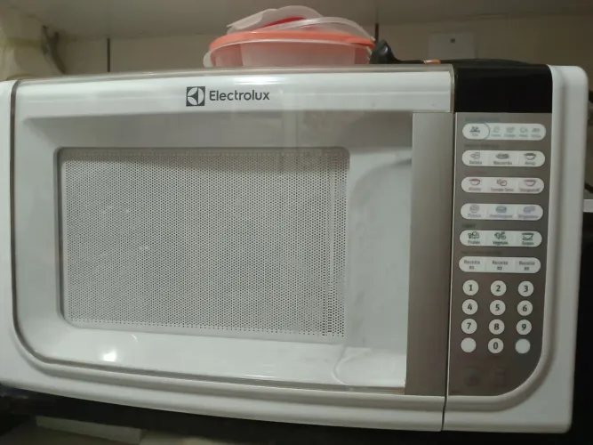 Micro-ondas Electrolux 31L - Liga mas não esquenta (Para Conserto ou Peças)