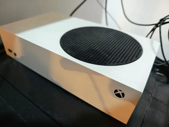 Xbox Séries S semi-novo + 1 controle Xbox One