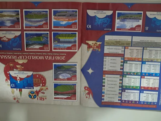 Álbum copa 2018 com 458 figurinhas coladas