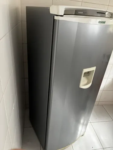 Geladeira 280 litros envelopada usada em boas condições