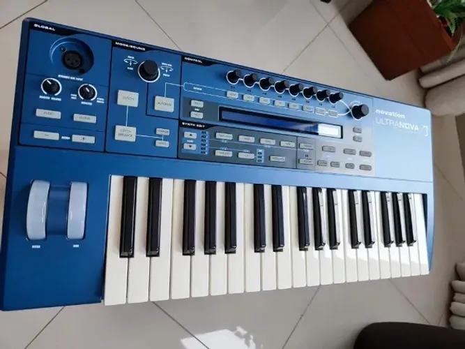 Novation Ultranova Sintetizador