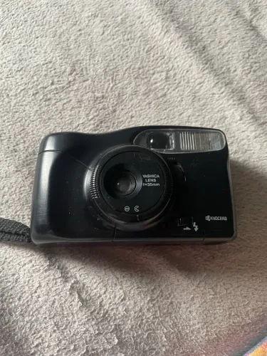 máquina fotográfica YASHICA