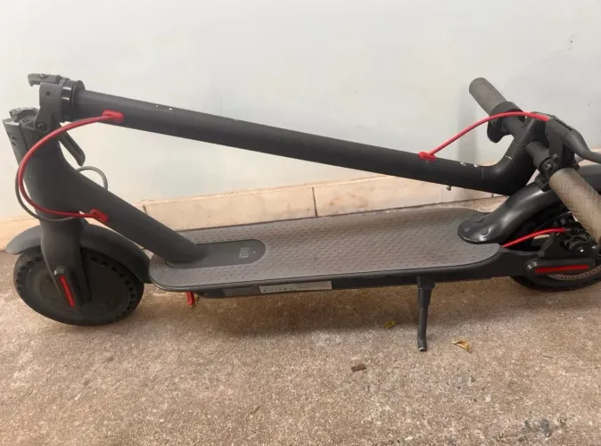 Patinete Elétrico Xiaomi - Pneus Maciços - Ótimo estado