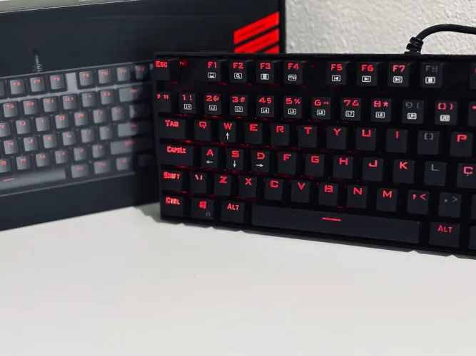 Teclado Mecânico Redragon Kumara K552-2 - Impecável | 2 meses de uso