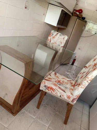 400$ Mesa de Vidro , 4 cadeiras 