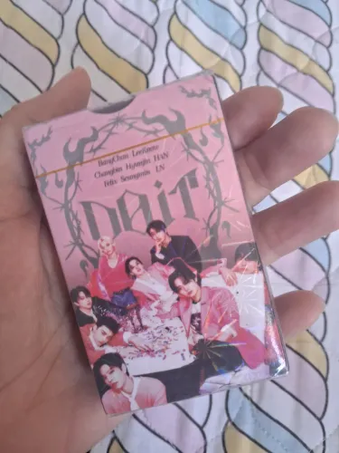 Photocard STRAY KIDS novo com 60 Photocards +32 adesivos