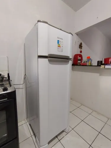 Geladeira poucos meses de uso