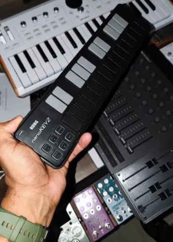 Teclado Controlador MIDI Korg nanoKEY2 (excelente estado!)