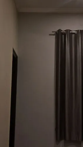 Procuro um quarto feminino pra alugar que seja mobiliado até no valor de 450.