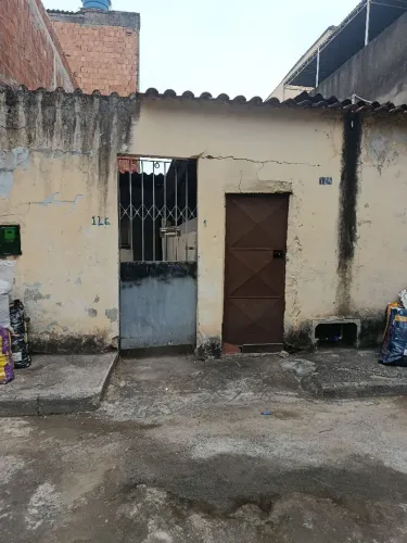 Vendo uma casa com uma kitnet no mesmo quinta.l