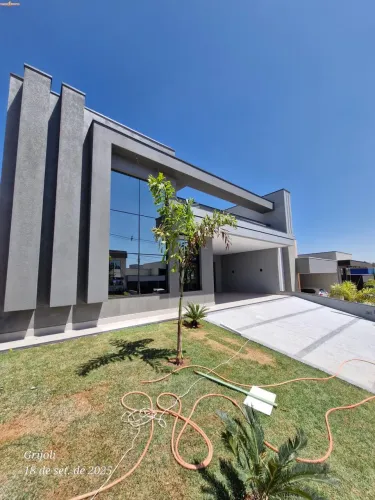 Casa de alto padrão com 3 suítes e 4 vagas de garagem em condomínio de luxo em Indaiatuba-