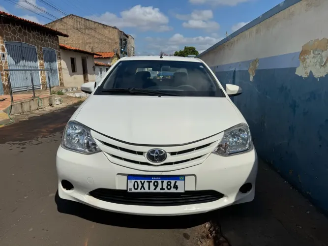 Toyota Etios XS Sedan 1.5 Flex 16V 4P Mec. 2014