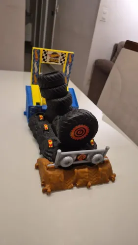 Hot Wheels Monster Trucks Arena Smashers Smash Race Challenge