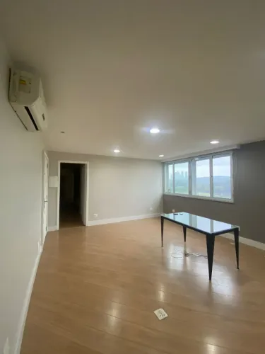 CONJUNTO COMERCIAL NO JARDIM EUROPA